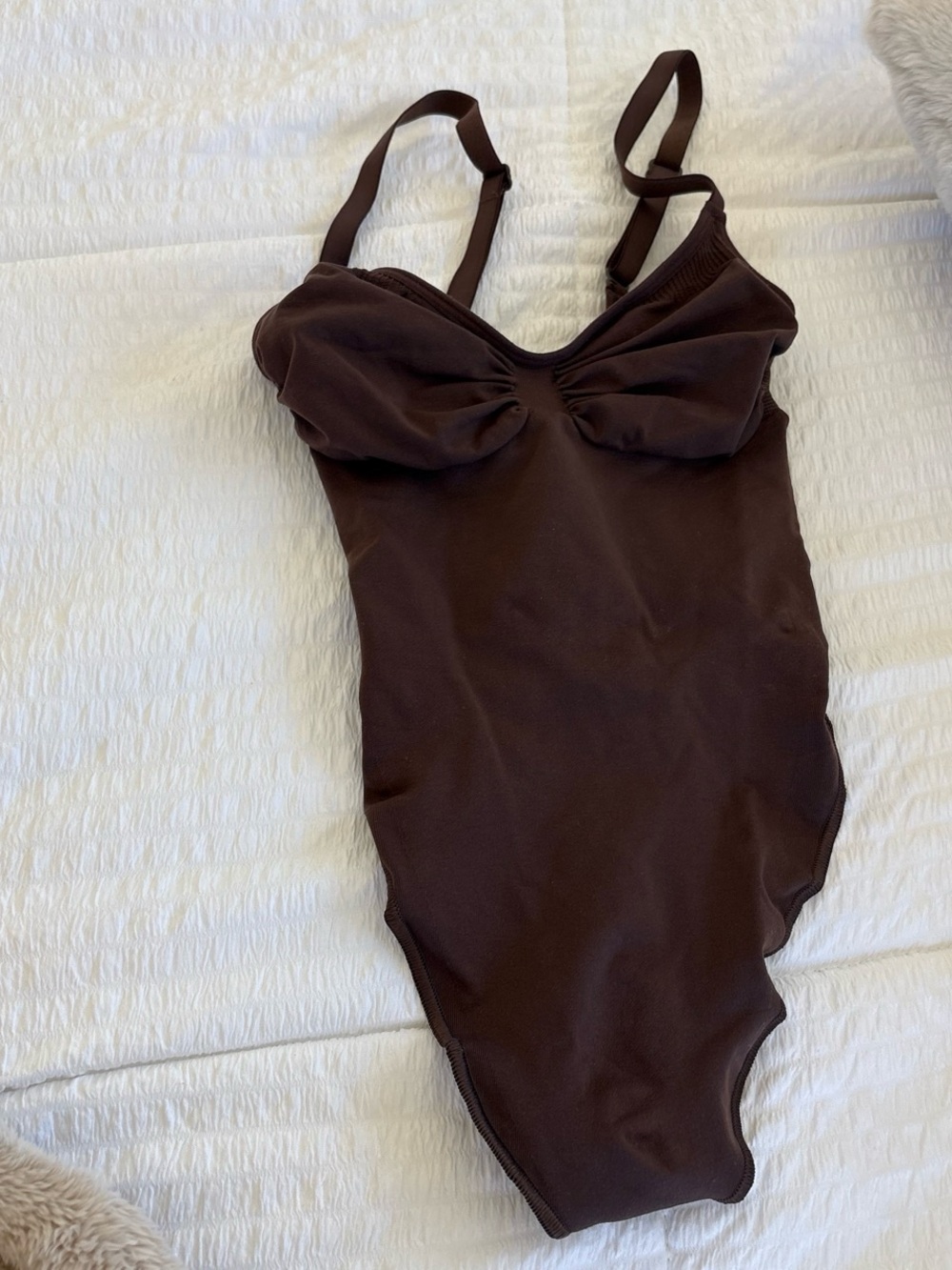 Skims bodysuit brand new!!